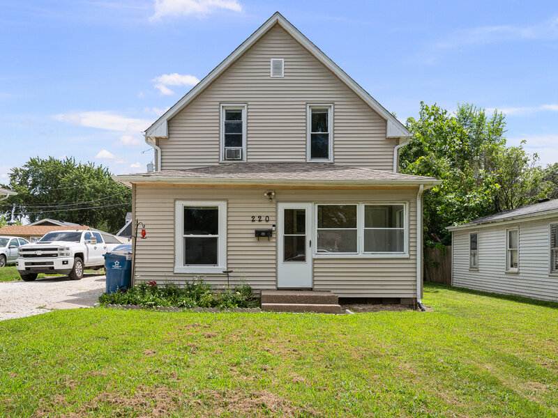 220 30th Avenue East Moline IL 61244