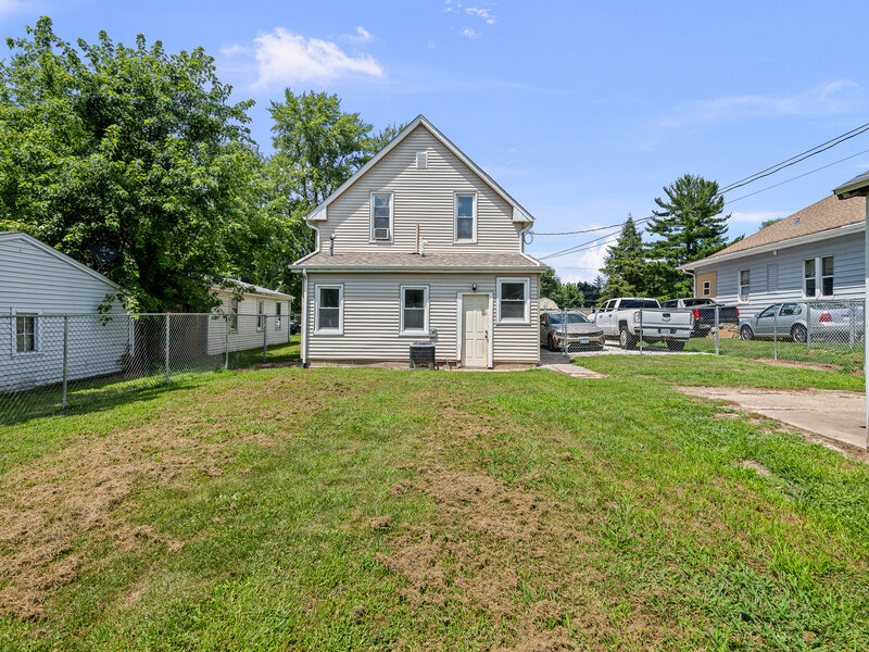 220 30th Avenue East Moline IL 61244