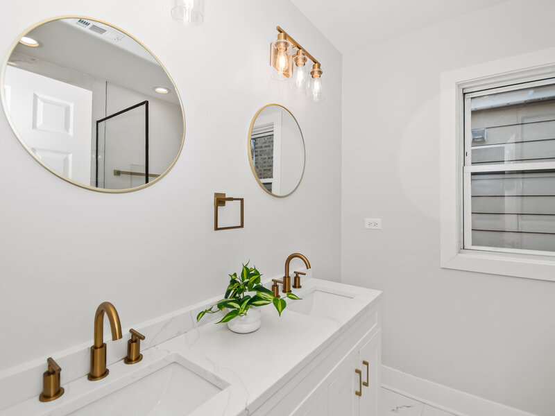 5529 W Cornelia Avenue Chicago IL 60641