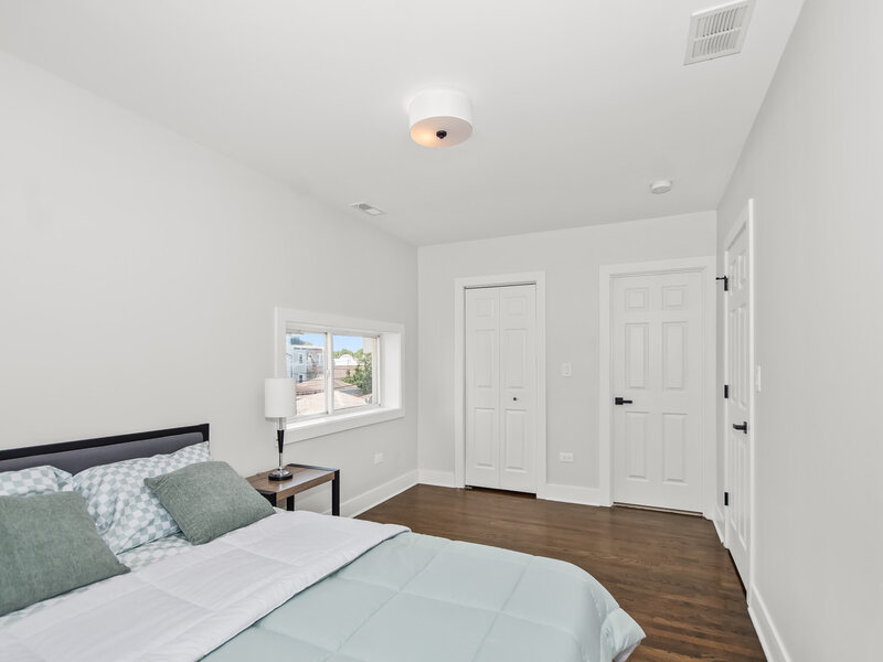 5529 W Cornelia Avenue Chicago IL 60641
