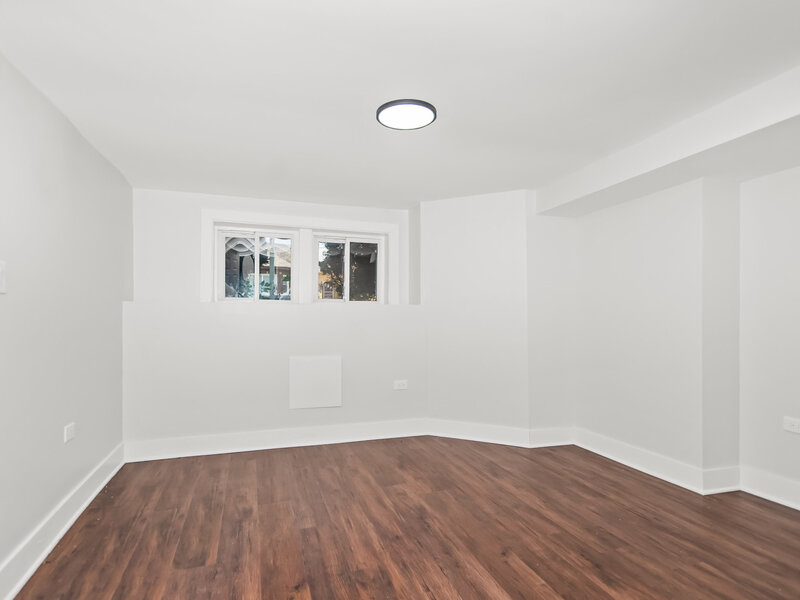 5529 W Cornelia Avenue Chicago IL 60641