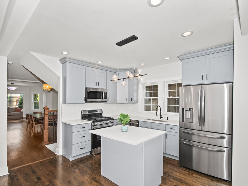 5529 W Cornelia Avenue Chicago IL 60641