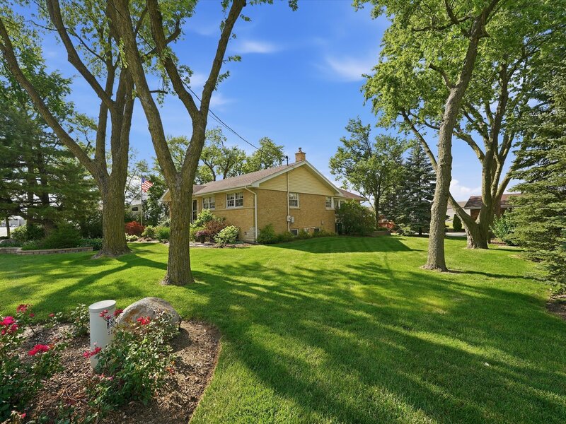 24 W 168th Street South Holland IL 60473