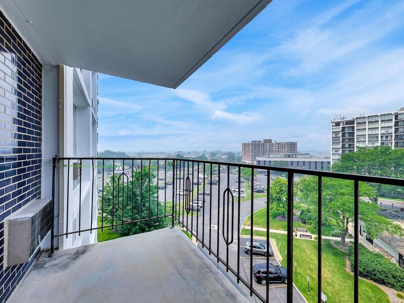8809 W Golf Road Niles IL 60714