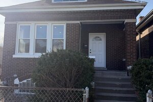 Photo of 10426 S Calhoun Avenue Chicago IL 60617