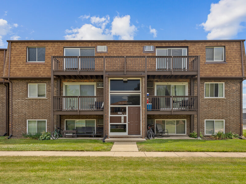 108 Boardwalk Street Elk Grove Village IL 60007