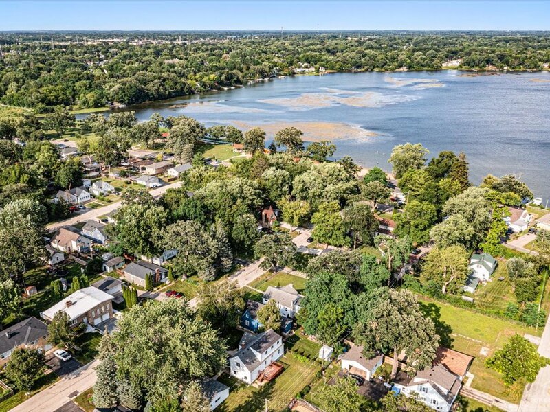 29 Glenwood Drive Round Lake Beach IL 60073