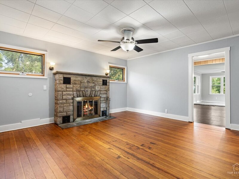 29 Glenwood Drive Round Lake Beach IL 60073