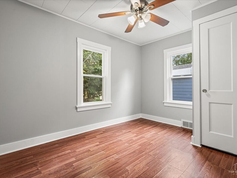 29 Glenwood Drive Round Lake Beach IL 60073