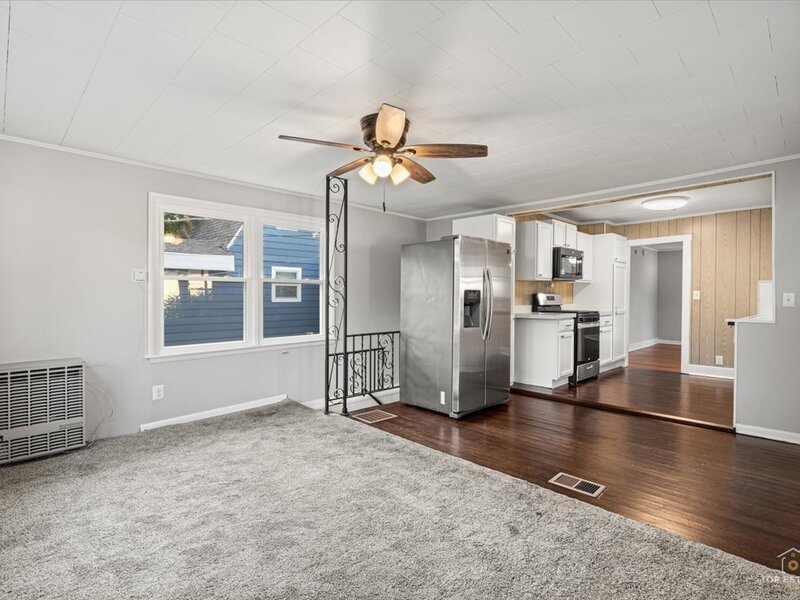 29 Glenwood Drive Round Lake Beach IL 60073