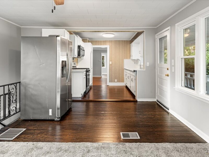 29 Glenwood Drive Round Lake Beach IL 60073