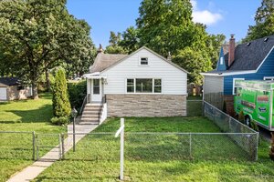 Photo of 29 Glenwood Drive Round Lake Beach IL 60073