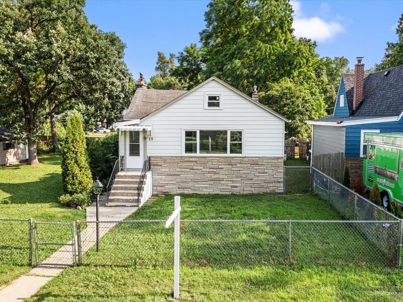 29 Glenwood Drive Round Lake Beach IL 60073