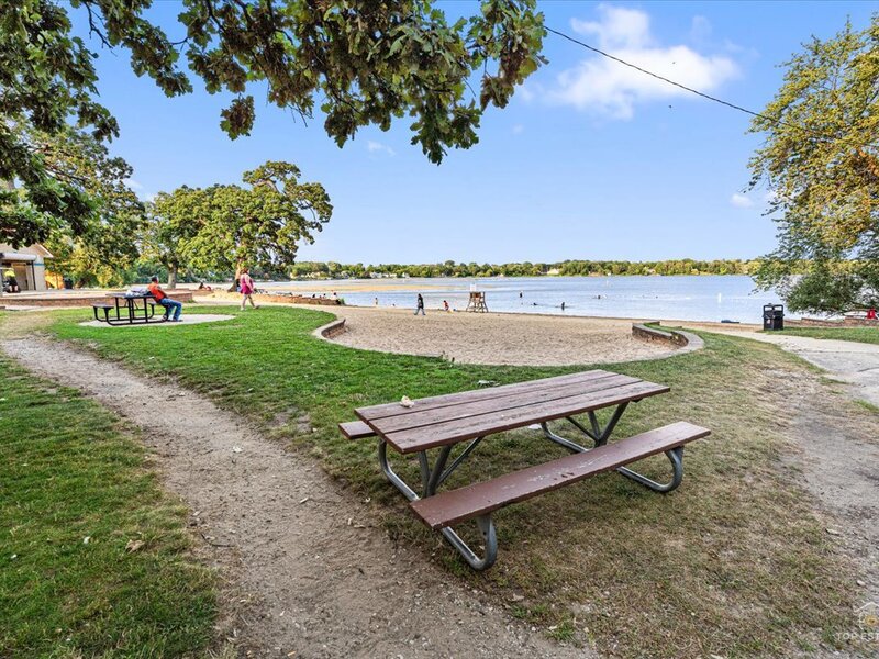 29 Glenwood Drive Round Lake Beach IL 60073