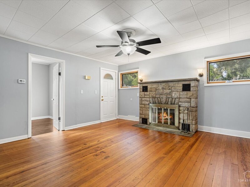 29 Glenwood Drive Round Lake Beach IL 60073