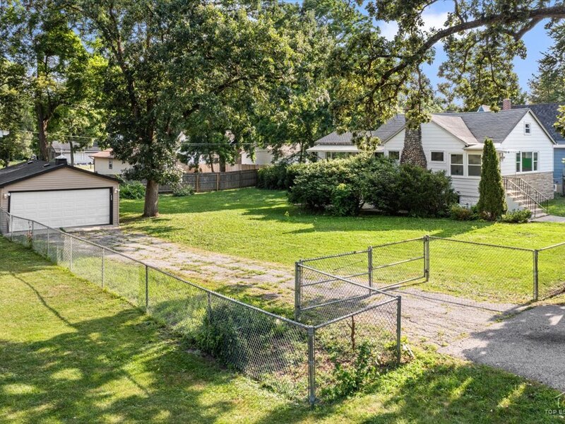 29 Glenwood Drive Round Lake Beach IL 60073