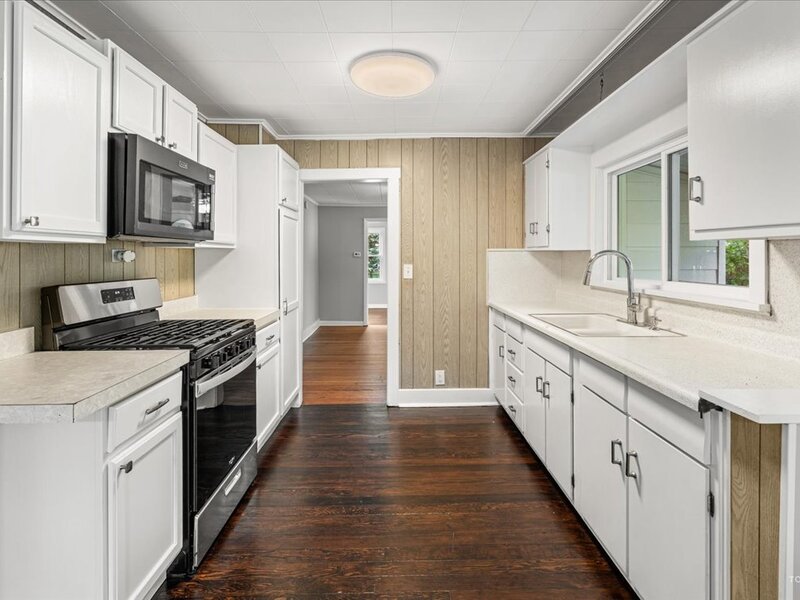 29 Glenwood Drive Round Lake Beach IL 60073