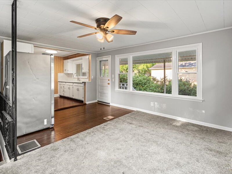 29 Glenwood Drive Round Lake Beach IL 60073