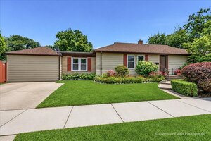 Photo of 143 Woodstock Avenue Clarendon Hills IL 60514