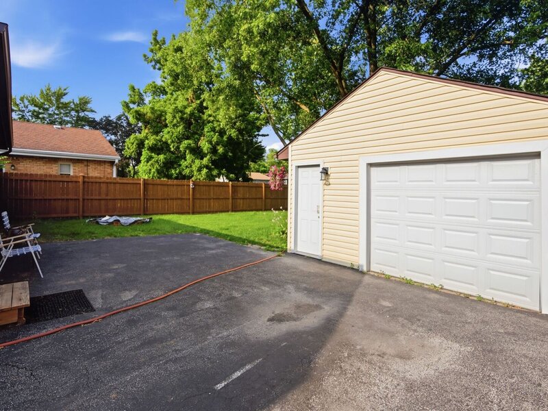 913 Church Road Aurora IL 60505