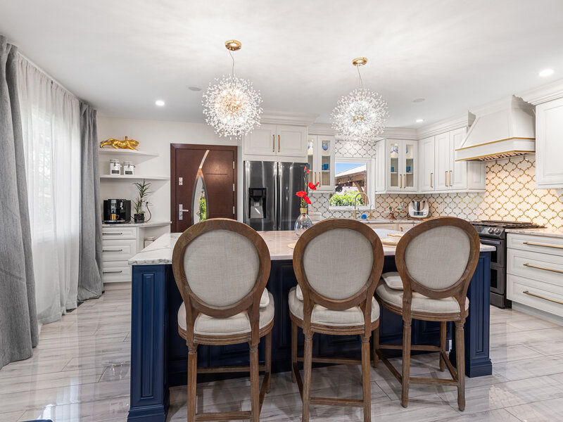 2196 Spruce Avenue Des Plaines IL 60018