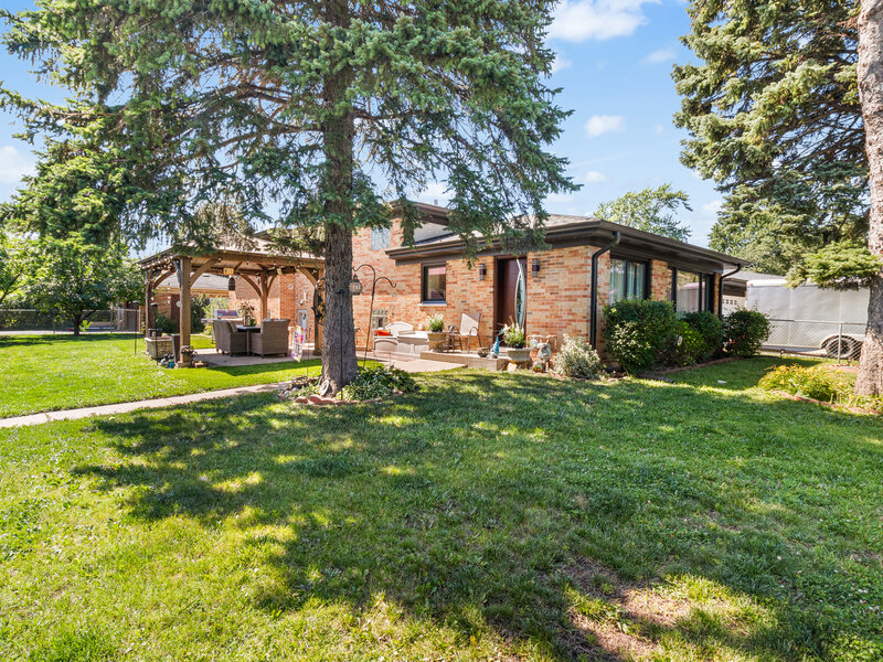 2196 Spruce Avenue Des Plaines IL 60018