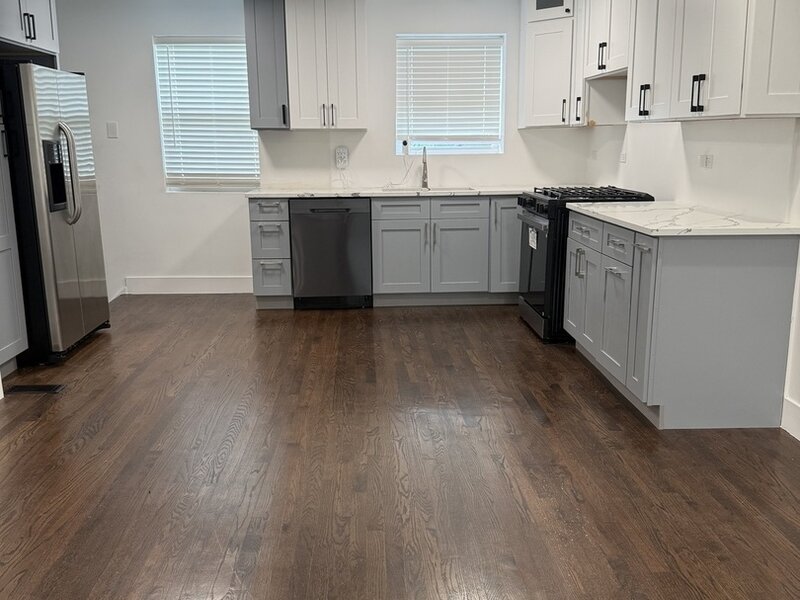 8057 S Saint Louis Avenue Chicago IL 60652