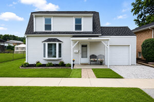 Photo of 2821 W 102nd Street Evergreen Park IL 60805