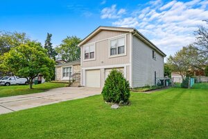 Photo of 304 Sutherland Lane Bloomingdale IL 60108
