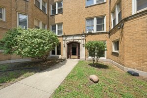 Photo of 2212 E 70th Street Chicago IL 60649 Unit 1B