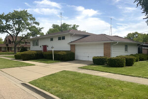 Photo of 747 Palace Street Aurora IL 60506