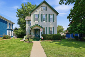 Photo of 2118 W 3rd Street Davenport IA 52802