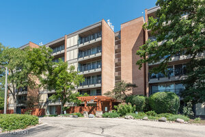 Photo of 5950 Oakwood Drive Lisle IL 60532 Unit 1H