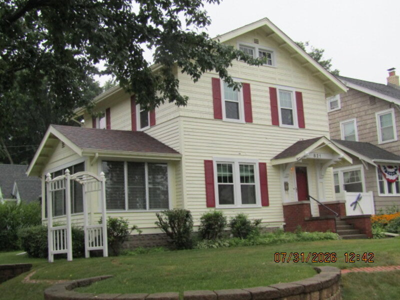 821 Grand Court Davenport IA 52803