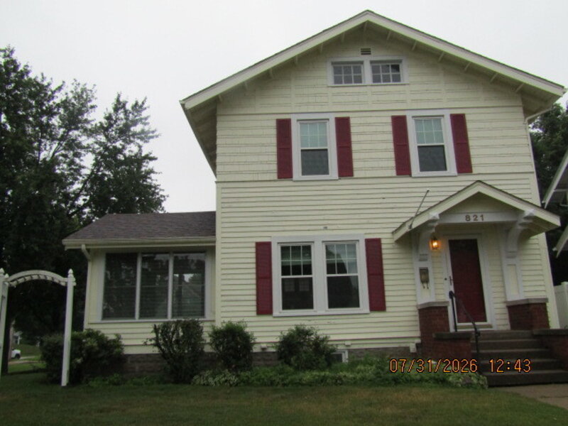 821 Grand Court Davenport IA 52803