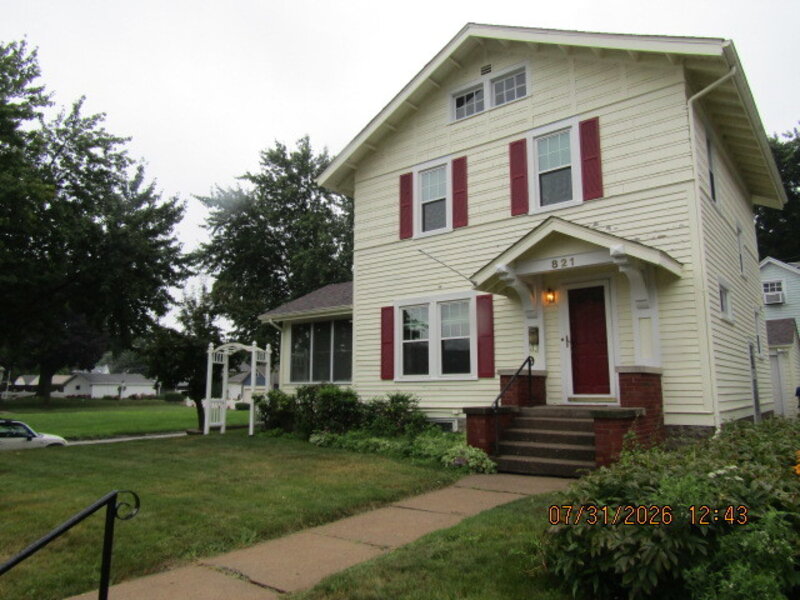 821 Grand Court Davenport IA 52803