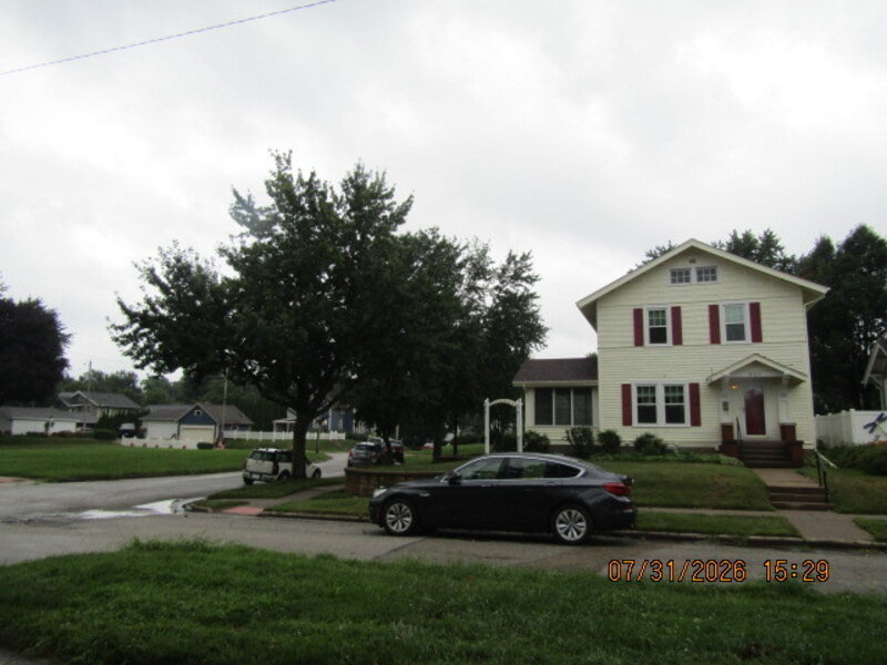 821 Grand Court Davenport IA 52803