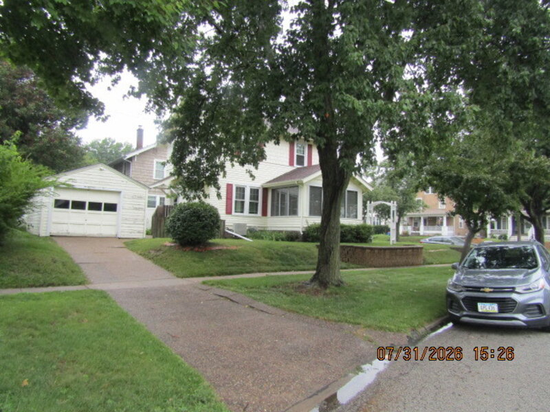 821 Grand Court Davenport IA 52803