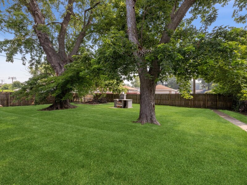 17947 William Street Lansing IL 60438