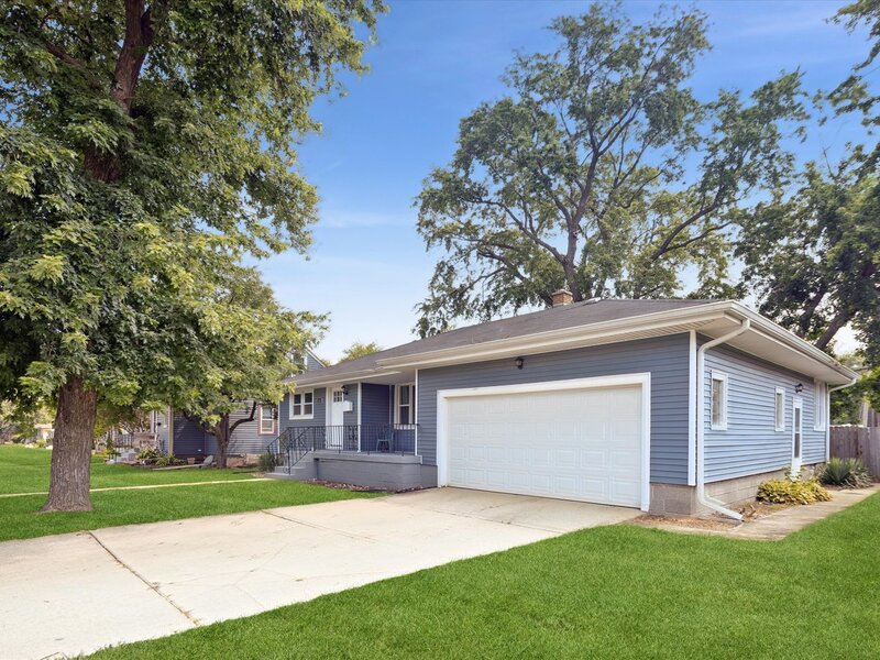 17947 William Street Lansing IL 60438