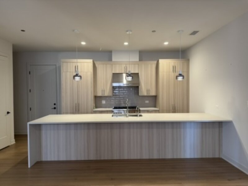 1356 W Chestnut Street Chicago IL 60642