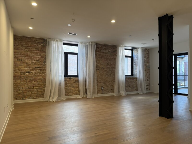 1356 W Chestnut Street Chicago IL 60642