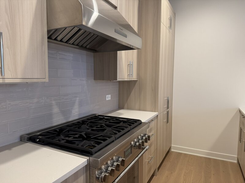 1356 W Chestnut Street Chicago IL 60642