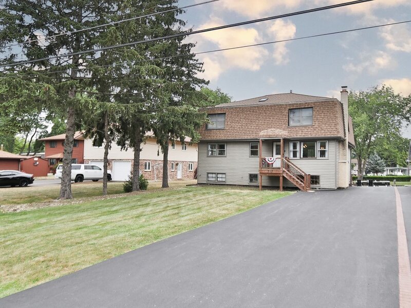 717 Monterrey Terrace Mchenry IL 60051