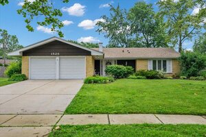 Photo of 1525 Mayfield Lane Hoffman Estates IL 60169