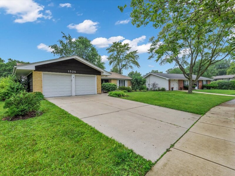 1525 Mayfield Lane Hoffman Estates IL 60169