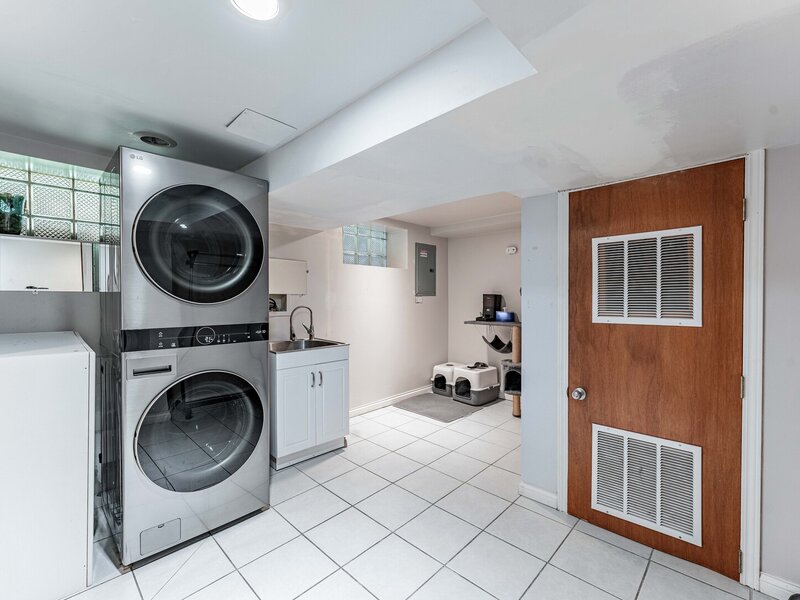 5215 W 63rd Place Chicago IL 60638