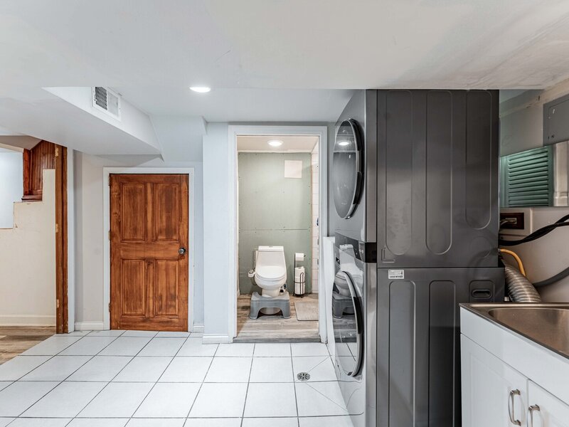 5215 W 63rd Place Chicago IL 60638