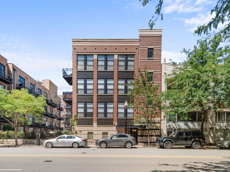 1910 S Michigan Avenue Chicago IL 60616