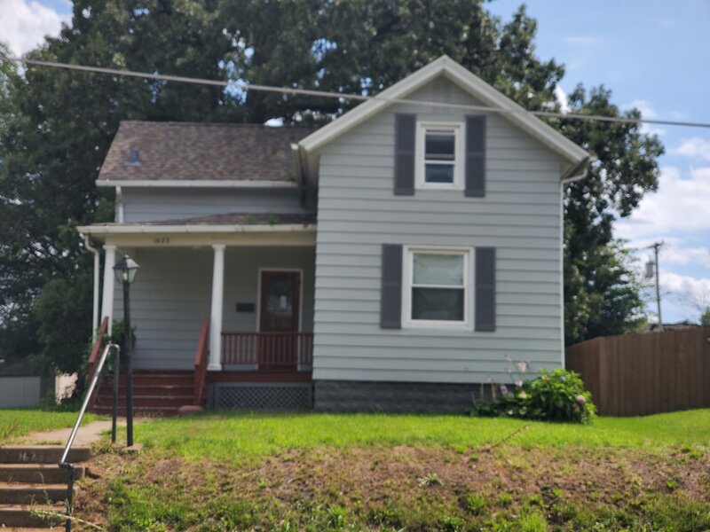1623 W Pleasant Street Davenport IA 52804